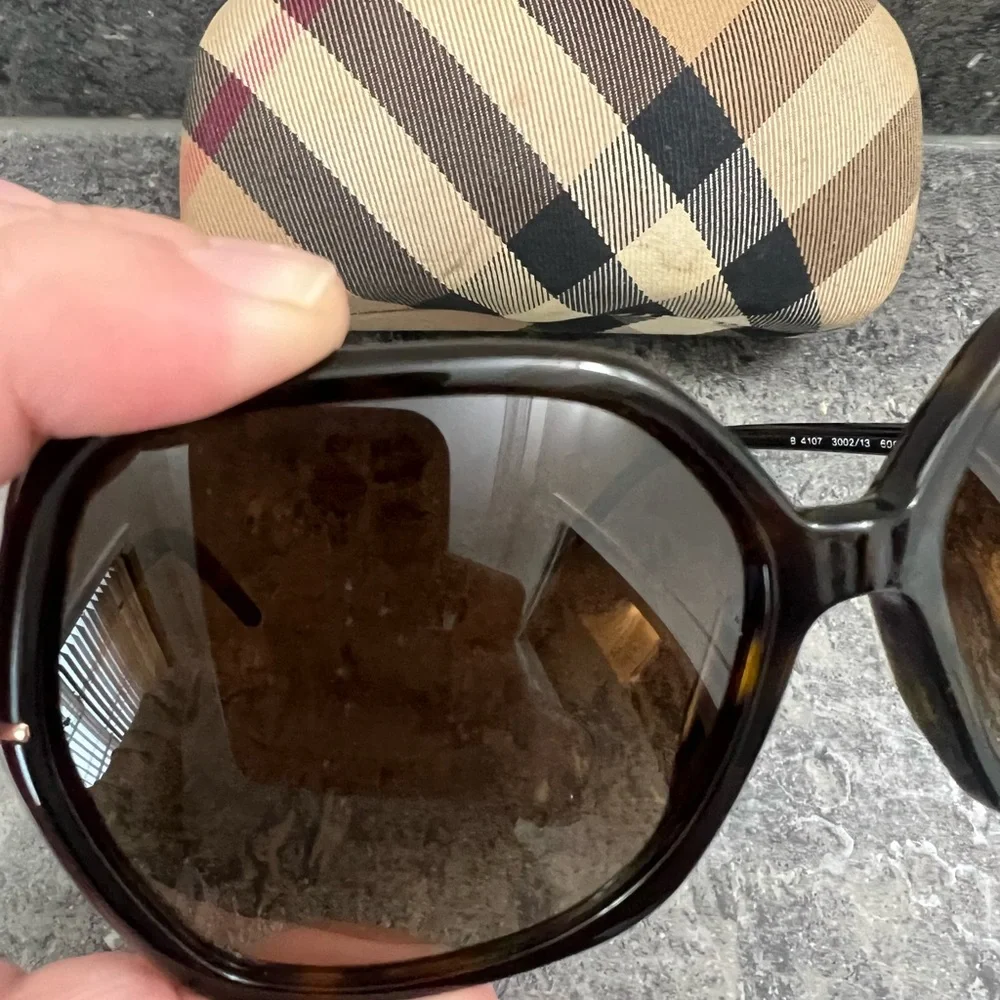 Burberry Square Havana Brown and Gold Sunglasses - Picture 5 of 9